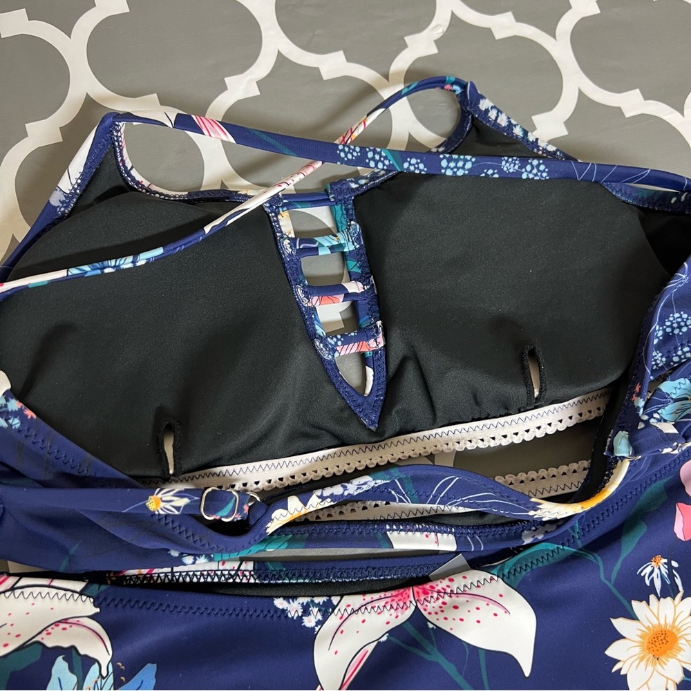 Cupshe Bikini Bathingsuit Womens XL Blue Floral Swimsuit Cutout Two Piece - Picture 11 of 15